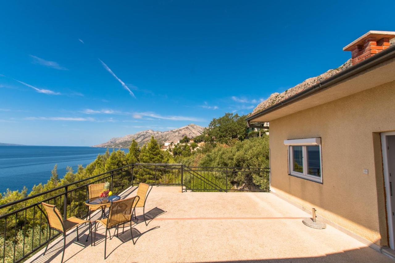 Near The Beach Apartments Jagodia Brela Exterior photo