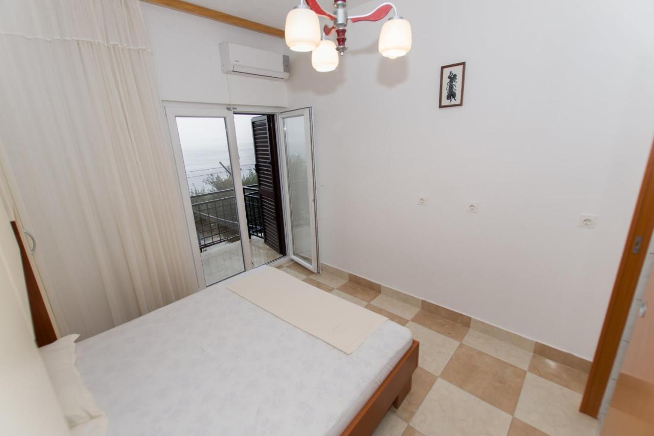 Near The Beach Apartments Jagodia Brela Exterior photo