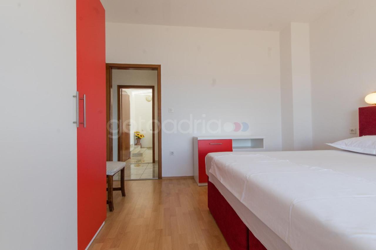 Near The Beach Apartments Jagodia Brela Exterior photo