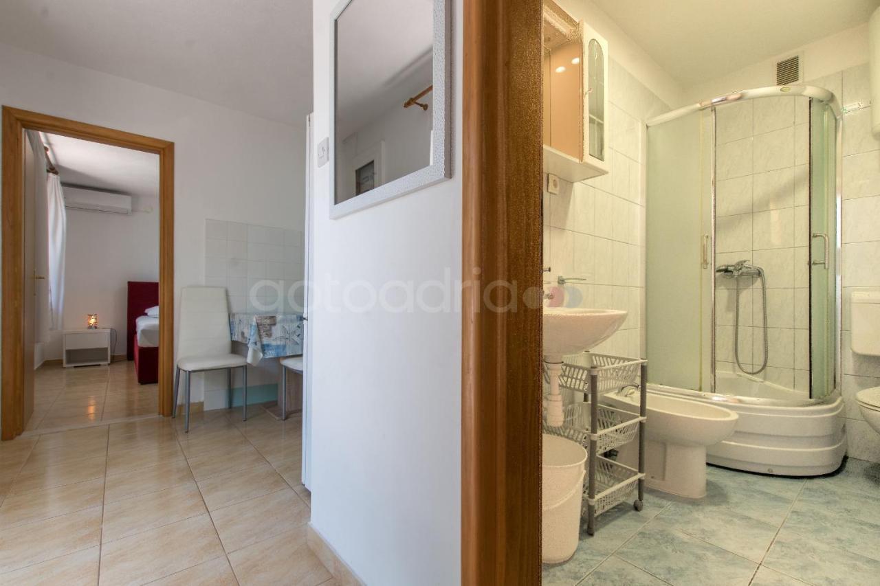 Near The Beach Apartments Jagodia Brela Exterior photo