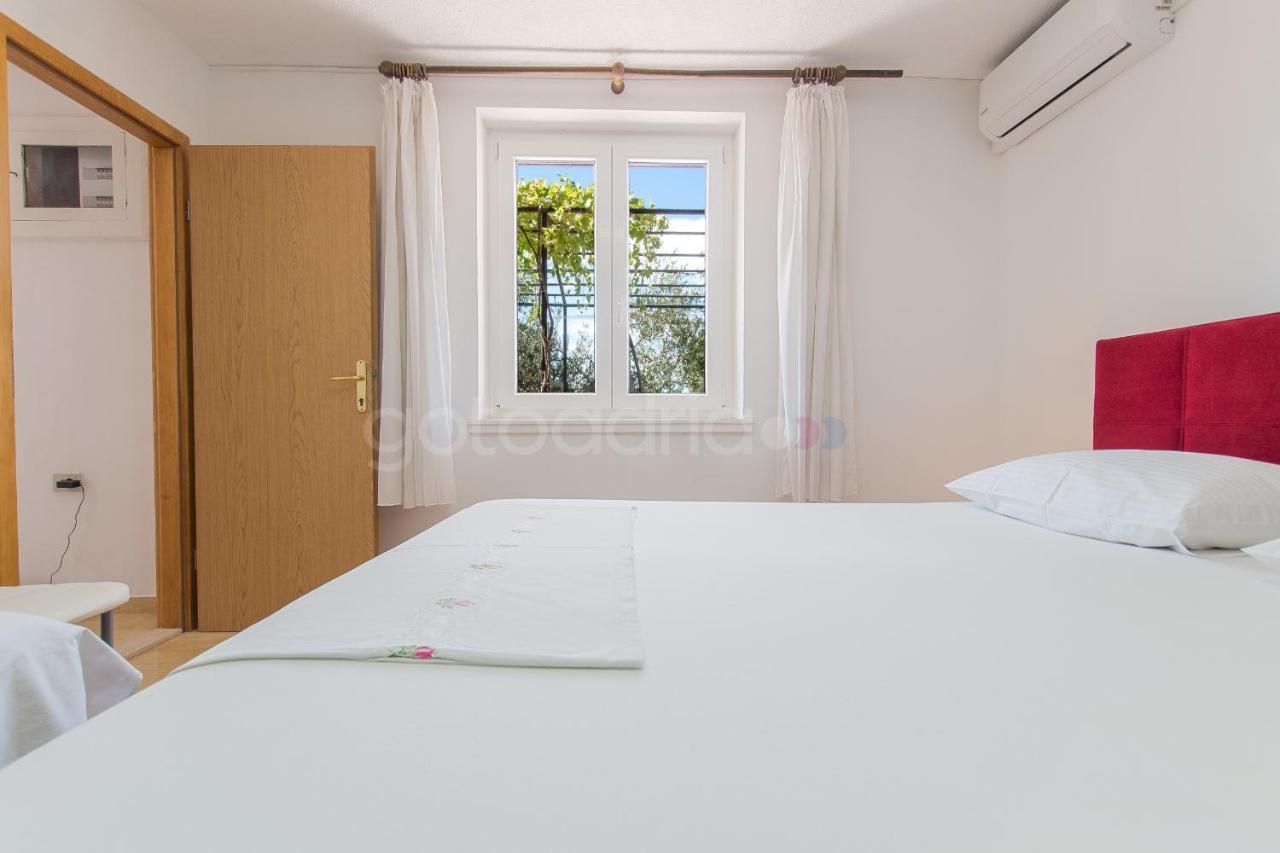 Near The Beach Apartments Jagodia Brela Exterior photo
