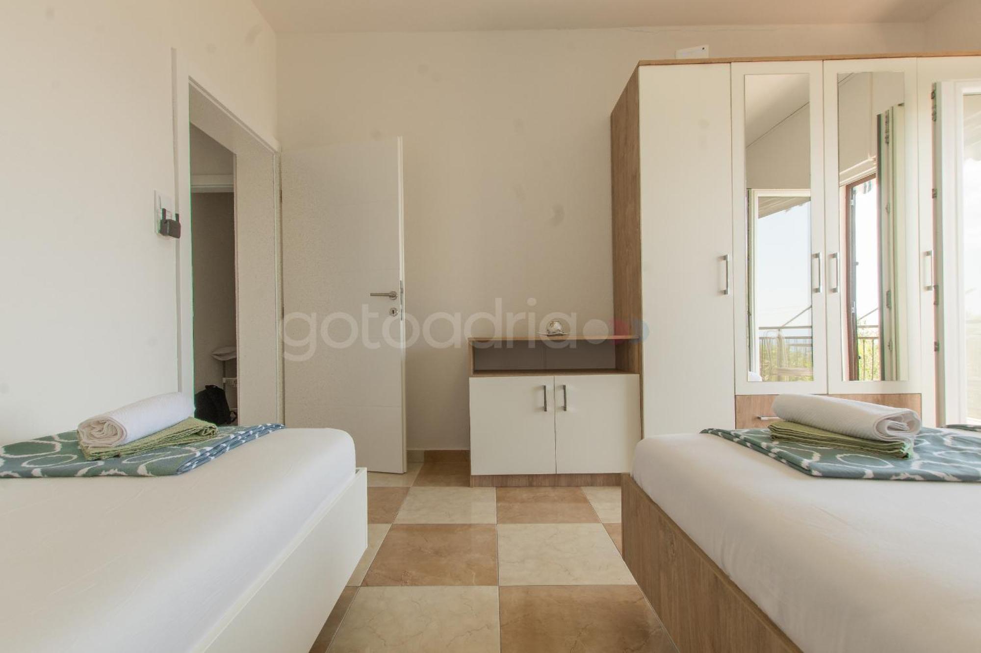 Near The Beach Apartments Jagodia Brela Exterior photo